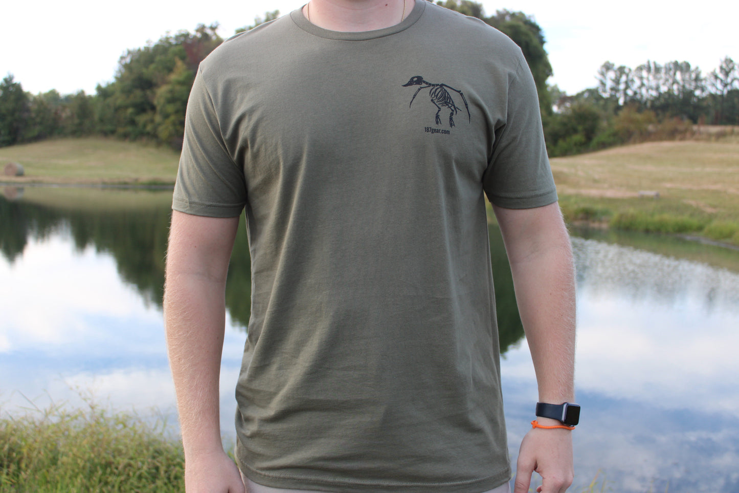 Short sleeve, duck and scope in army green.